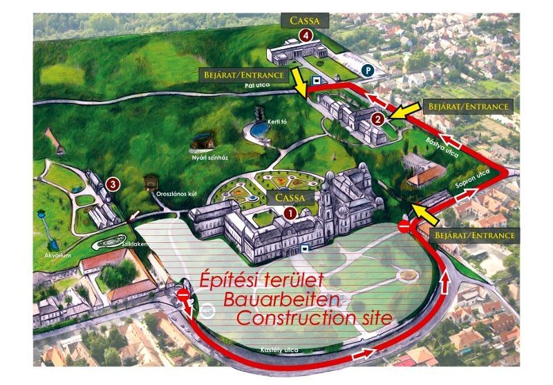 Egy ideig csak a jelölt kapukon lehet megközelíteni a Festetics kastélyt. Fotó: helikonkastely.hu