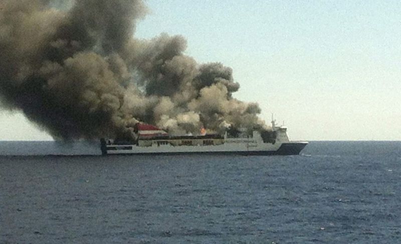 Kigyulladt egy komp Mallorcánál