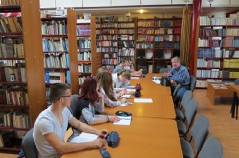 Diákok segítik a rendőrök munkáját a Balatonon