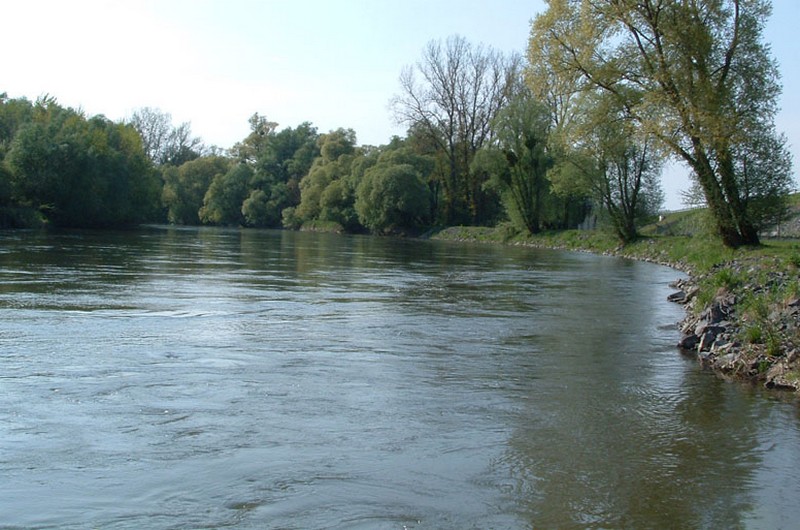 Hétfő estig várható a tetőzés 375 centiméter körüli, másodfokot megközelítő vízállással.
