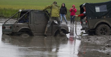 Egy elakadt terepjáró a somogybabodi háromnapos nemzetközi Off Road Fesztiválon 2015. május 22-én. MTI Fotó: Varga György