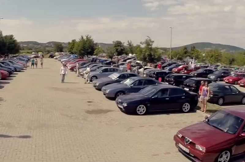 Alfa Romeók a SunCity parkolójában