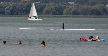 Vitorlázó repülőgép zuhant a Balatonba